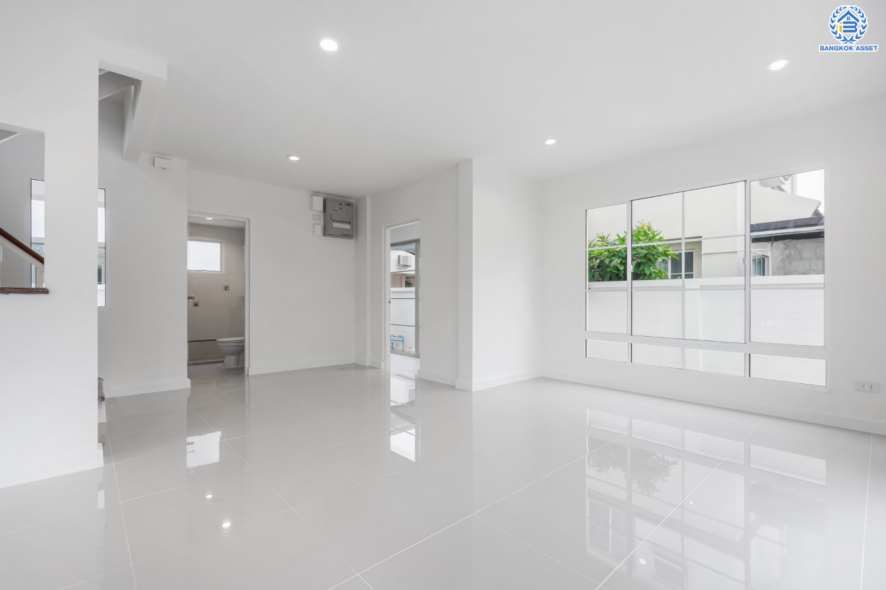 บ้านมือสองตกแต่งใหม่ ม.ชลลดา วัดลาดปลาดุก หลังมุม คุณภาพระดับ L&H บนเนื้อที่ 57.6 ตร.ว. ฟังก์ชัน 3 ห้องนอน 2 ห้องน้ำ 2 ที่จอดรถ บนทำเลศักยภาพ เพียง 15 นาทีถึง เซ็นทรัลเวสท์เกต ใกล้รถไฟฟ้าสายสีม่วง "สถานีคลองบางไผ่"...